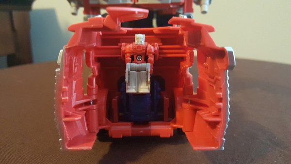 Generations Titans Return Leader Class Powermaster Optimus Prime In Hand Photos  (10 of 13)